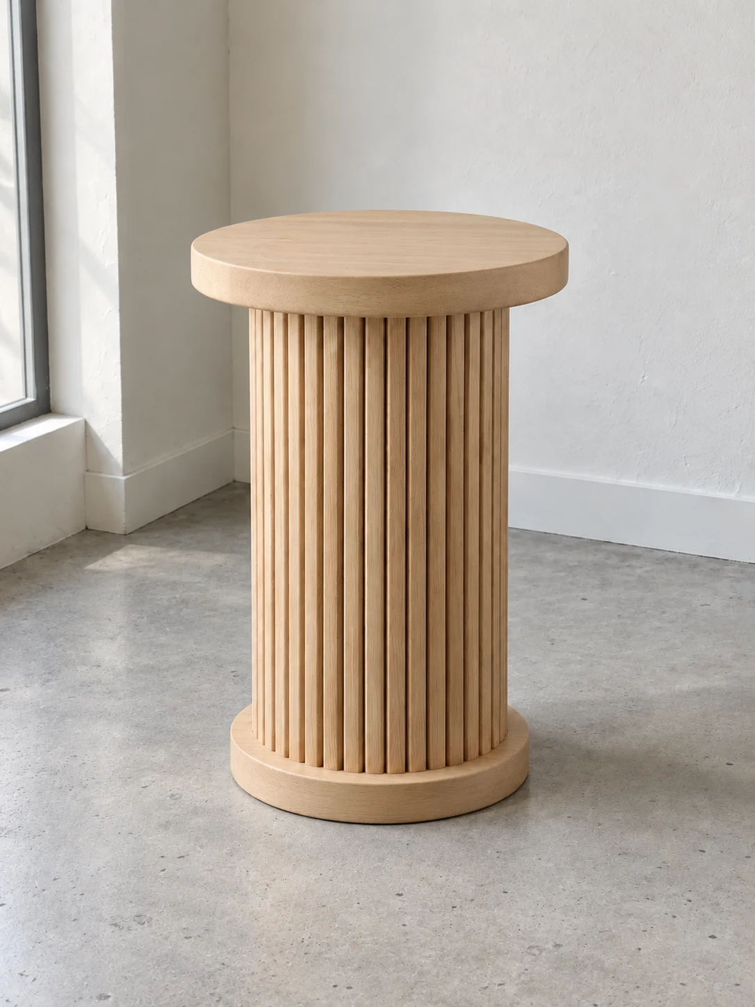 Column plinth: round freestanding display pedestal